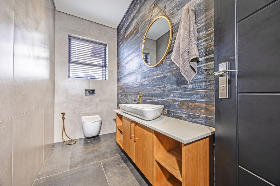 5 Bedroom Property for Sale in Elim Western Cape